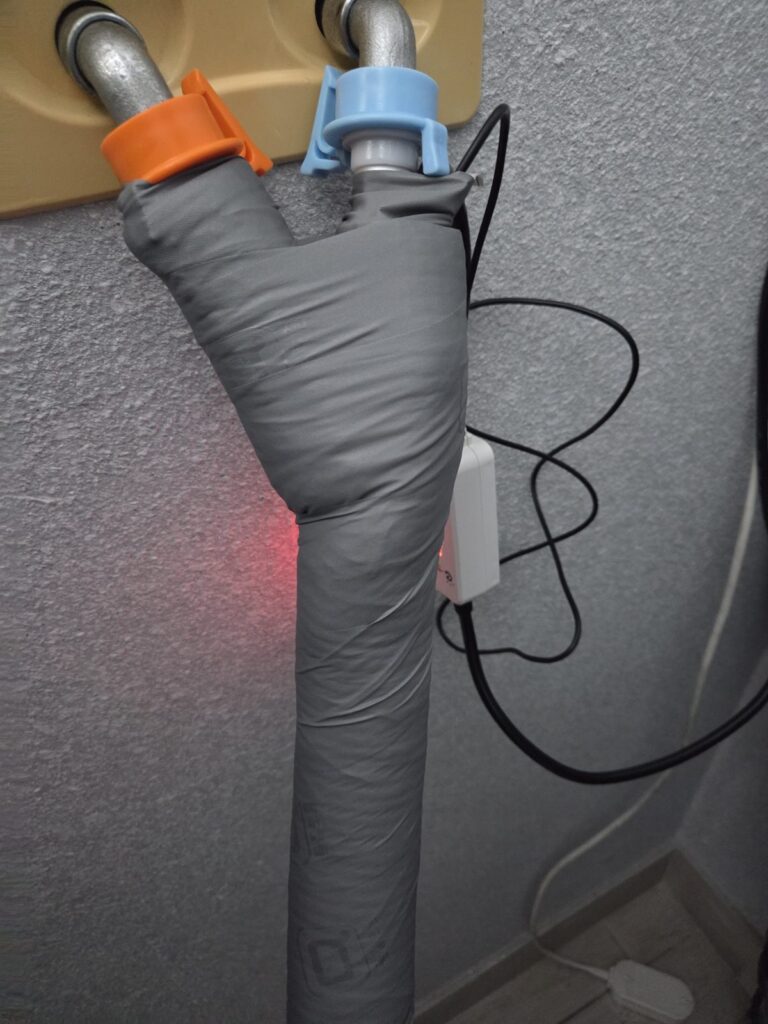 수도꼭지 연결부까지 보온 마감 완료